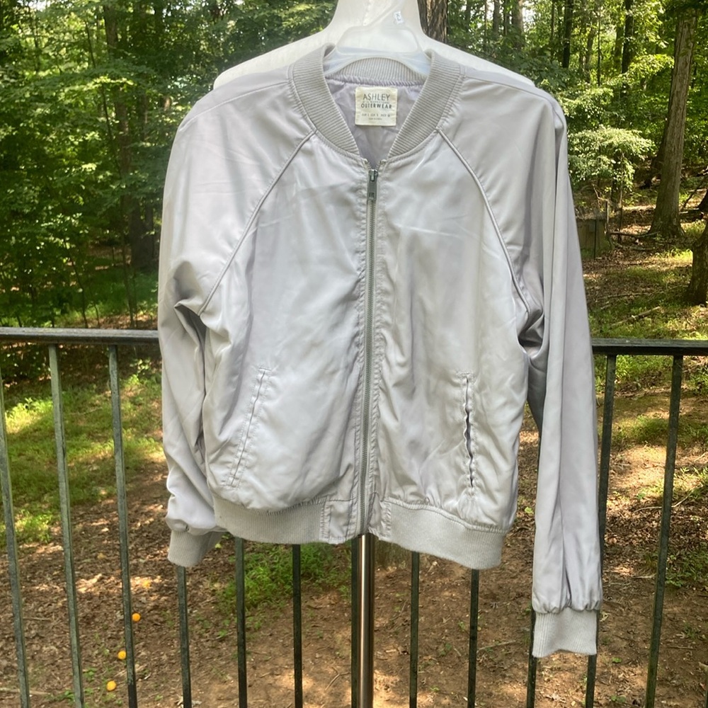 Ashley Outerwear gray zip up cropped bomber jacket sz. L
